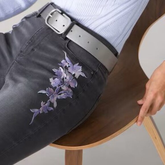 WHITE HOUSE BLACK MARKET THE SKINNY ANKLE FLORAL EMBROIDERED MID RISE JEANS OS - Picture 2 of 10